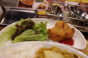 新横浜にあるカレー専門店「天馬カレー」のサモサ