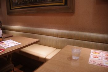横浜みなとみらいにあるインド料理のお店「カザーナ」の店内