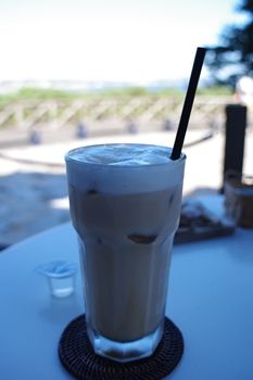 江ノ島にあるカフェ「ロンカフェ」のメープルカプチーノ