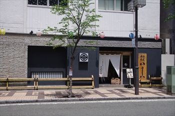 横浜関内にある鰻料理専門店「割烹蒲焼八十八」の外観