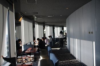 新横浜にある「トップ オブ ヨコハマ」の店内