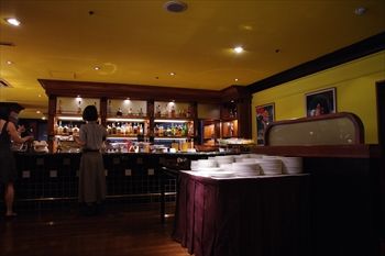横浜中華街にある「ブラスリーミリー ラ・フォーレ」の店内