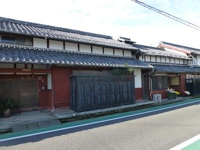 049 ベンガラ塗の家