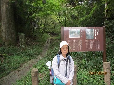 03 芦川の石仏群附近(道は向坂)