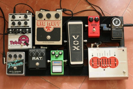 Pedalboard_(995939579)