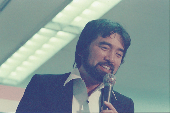 尾崎紀世彦