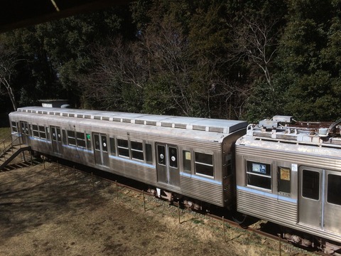 042