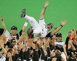 ヒルマン監督の胴上げ