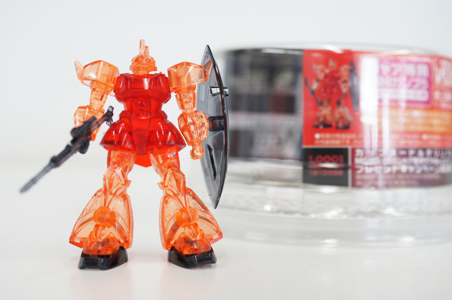 シャア専用チリトマトヌードル「miniガンプラ」を食べながら作っ