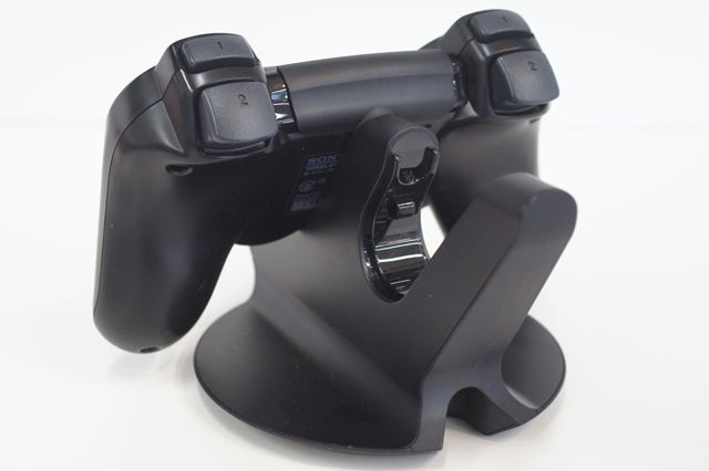 PS3用ワイヤレスコントローラをいつでも充電できる純正充電