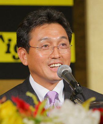 真弓明信