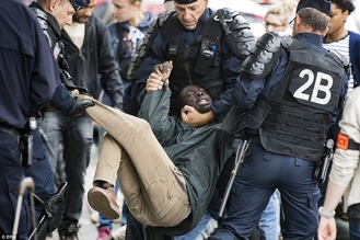 Migrants riot in France 1