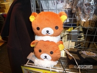 リラックスするクマさん柄のあったかUSB手袋。サンコーvsサンエックス。