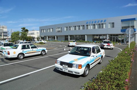 自動車学校通ってるんだけどほんとに楽しくないwwwwwwww