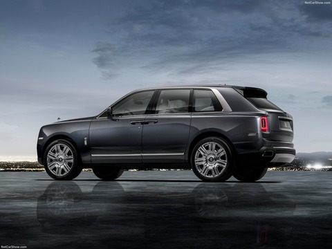 Rolls-Royce-Cullinan-2019-1600-0a