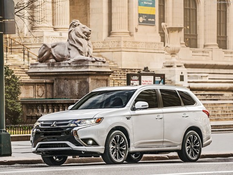 Mitsubishi-Outlander_PHEV-2017-1600-05