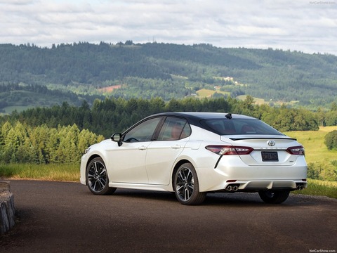 Toyota-Camry-2018-1600-32