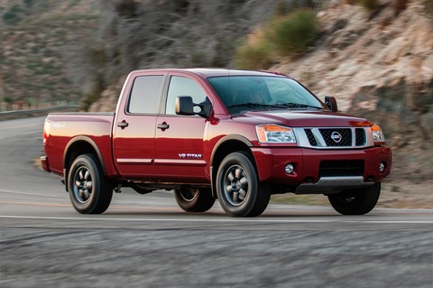 2014-Nissan-Titan-three-quarters-in-motion-front-view-001
