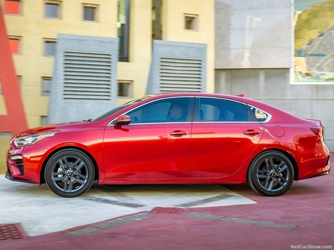 Kia-Forte-2019-800-09