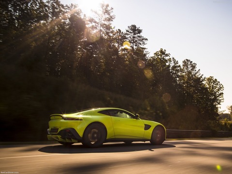 Aston_Martin-Vantage-2019-1600-3d