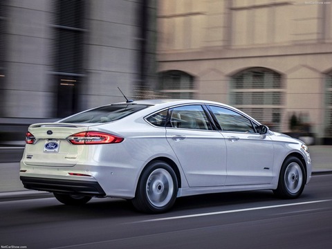Ford-Fusion-2019-1600-04