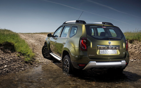 rear%20view%20Renault%20Duster%202015