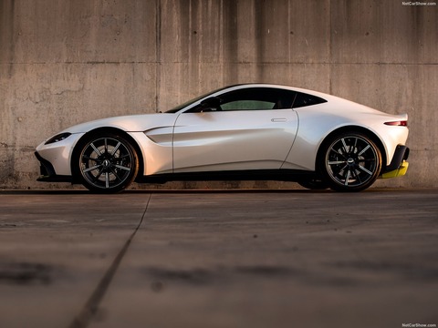 Aston_Martin-Vantage-2019-1600-25