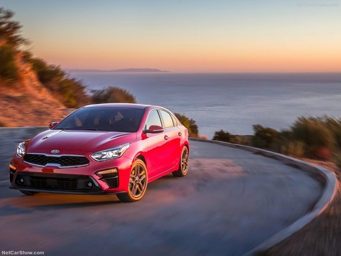 Kia-Forte-2019-800-04