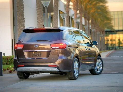 Kia-Sedona-2015-1600-0d