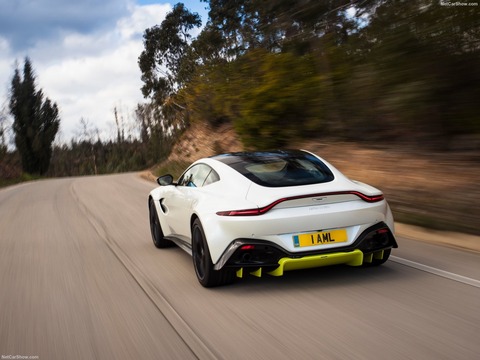 Aston_Martin-Vantage-2019-1600-37