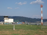 八尾の空港管制塔