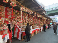 縁起物の飾りを売る屋台2