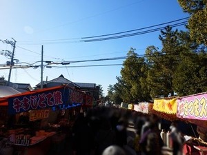 三輪神社参道の露天