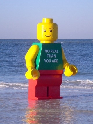 legoman-beach-1025_rdax