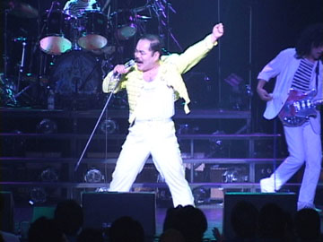 KWEEN-Live-2001AX2