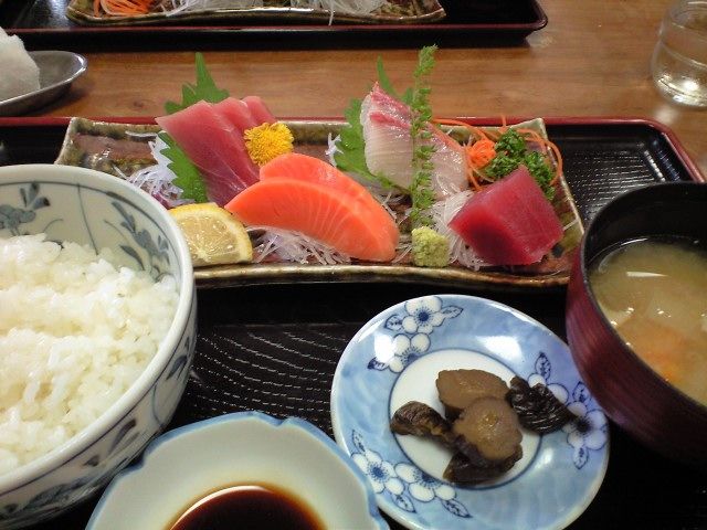 ここのところ「にゅーとんひで」に来ることが多いかな?お盆のお迎えに母親と菩提寺に行き、火を母の自宅に持ち帰り、その後昼食に母と2人でやってきた。