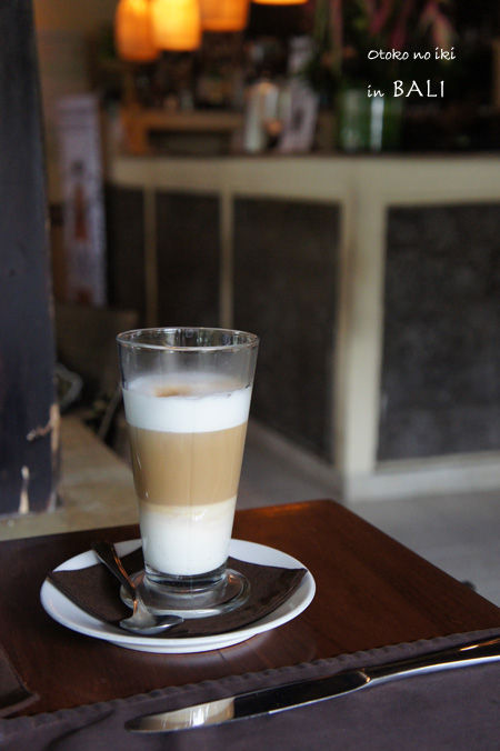 1203-18cafedesartestes
