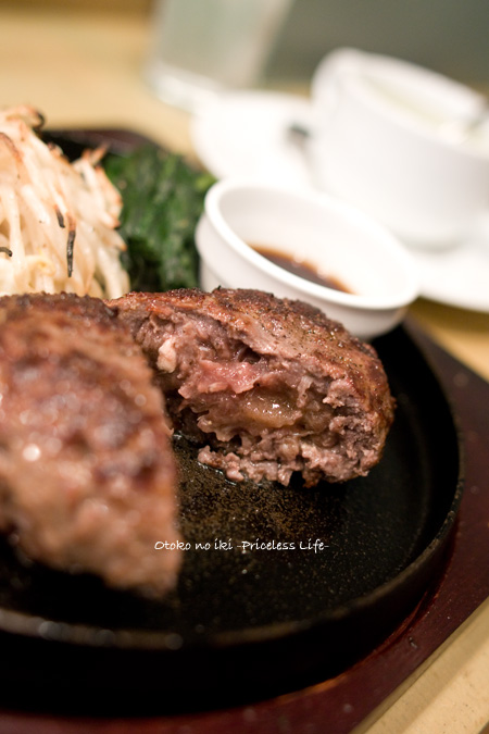 1020-4EATハンバーグ縦割