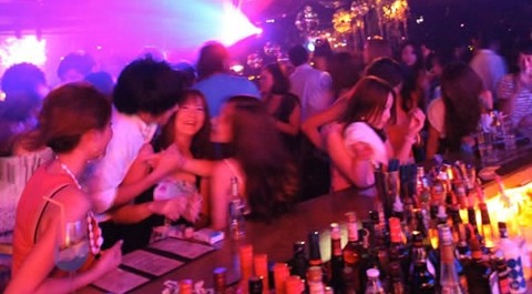 渋谷 ハプニングバー 体験談 眠れる森の美女 複数 スワッピング