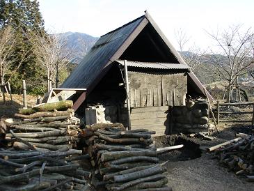 南長野炭焼き小屋