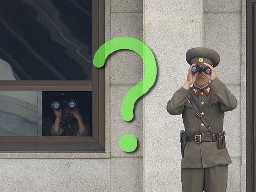 北朝鮮の女性兵士の靴00