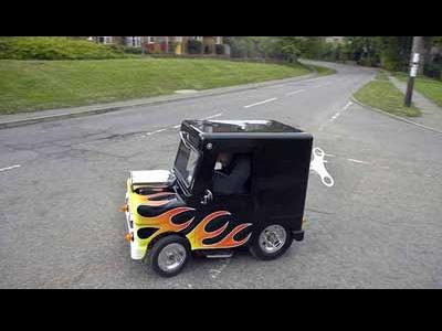 おもちゃの車を改造した 公道を走れる世界で一番小さな自動車 らばq