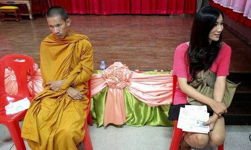 タイの徴兵検査とニューハーフ05