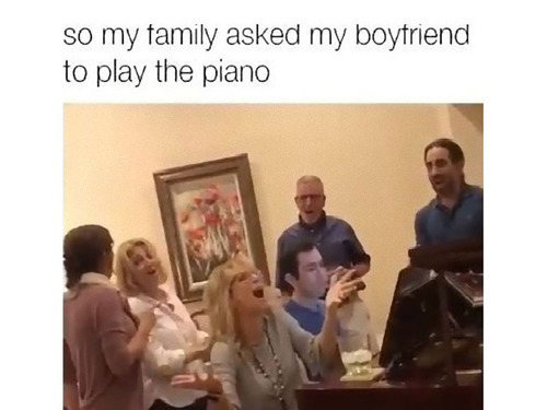 家族が私の彼にピアノ演奏を頼んだ00