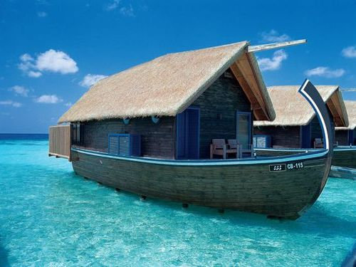 モルディブの小舟のようなホテル00