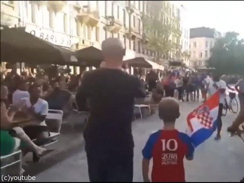 クロアチアの家族が今ベルギーの街を歩くと…00