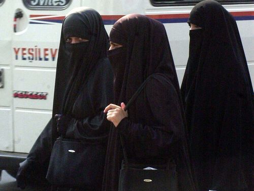 もしもイスラム女性が代わりに伝統服を着ていたら00