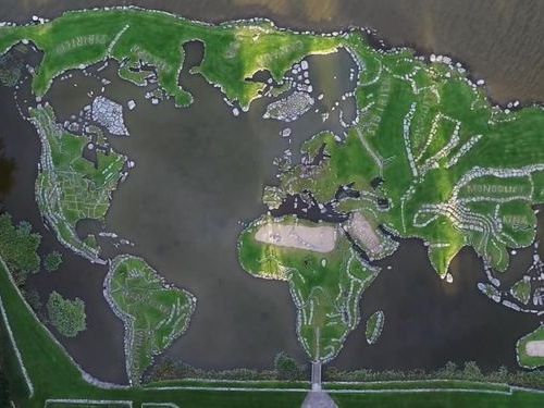 デンマークの湖に大きな世界地図00