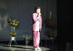 千葉県から応援に歌手の藤生ひろしさん・当店ママ高島じゅんの作詞『愛を私に&hellip;』も披露