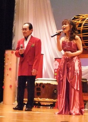 委員長の水野さんデュエットの様子